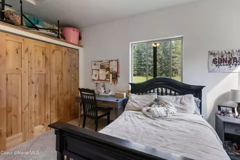 Bedroom - 507 Lowrey Ln, Clark Fork, ID 83811 photo 4 of 6