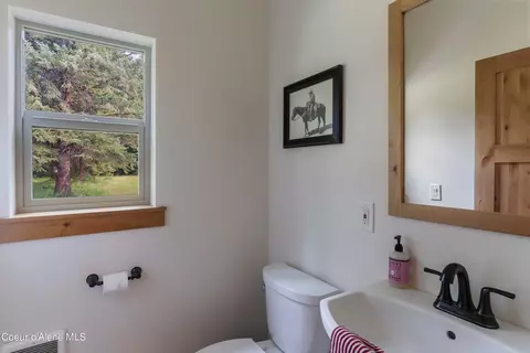 Bath - 507 Lowrey Ln, Clark Fork, ID 83811 photo 4 of 4