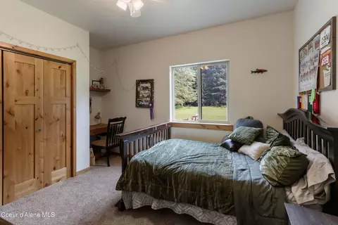 Bedroom - 507 Lowrey Ln, Clark Fork, ID 83811 photo 5 of 6