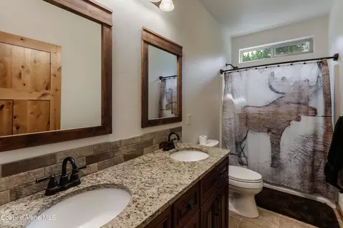 Bath - 507 Lowrey Ln, Clark Fork, ID 83811 photo 3 of 4