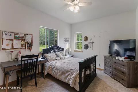 Bedroom - 507 Lowrey Ln, Clark Fork, ID 83811 photo 3 of 6
