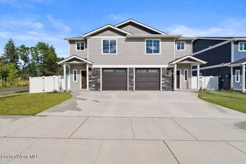121 E Lobo Loop, Hayden, ID 83835