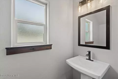 Bath - 113 E Lobo Loop, Hayden, ID 83835 photo 1 of 3