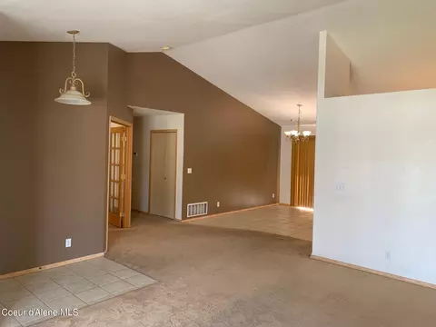 Living - 500 E Sand Wedge Dr, Post Falls, ID 83854 photo 2 of 2