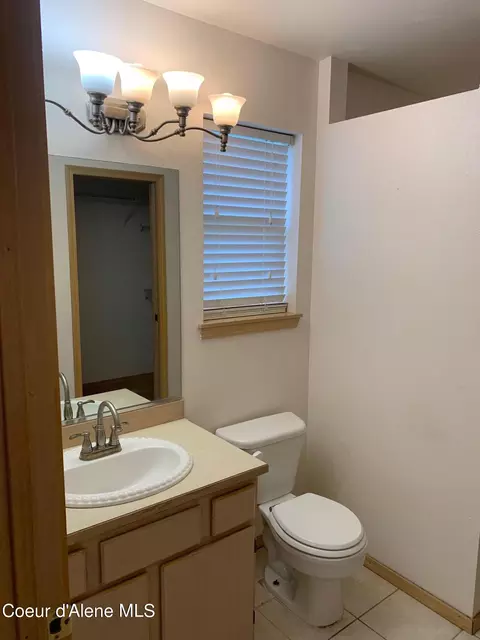 Bath - 500 E Sand Wedge Dr, Post Falls, ID 83854 photo 2 of 3