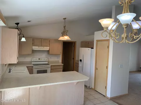 Kitchen - 500 E Sand Wedge Dr, Post Falls, ID 83854 photo 3 of 3