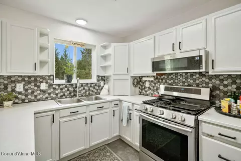 Kitchen - 5135 Forest Ave, Athol, ID 83801 photo 4 of 6
