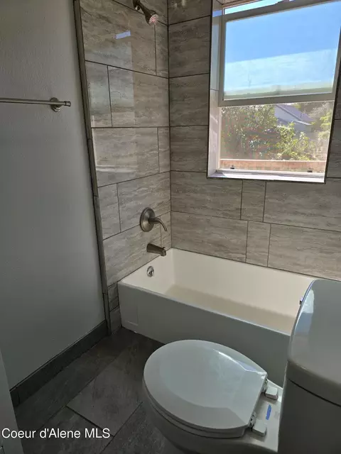 Bath - 708 Howard St, Kellogg, ID 83837 photo 2 of 2