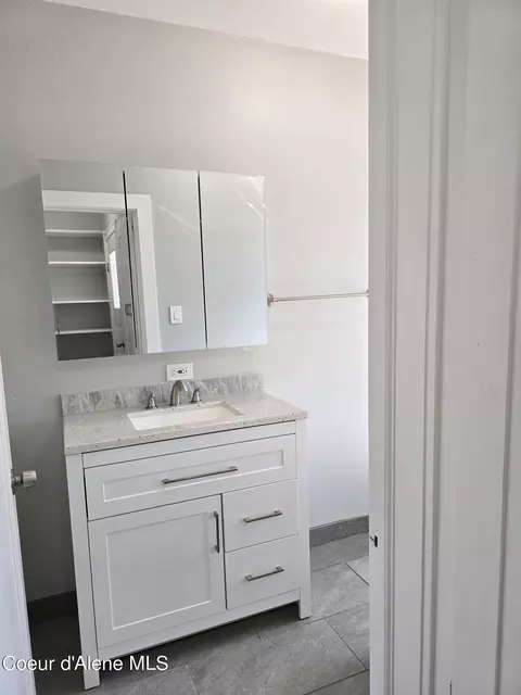 Bath - 708 Howard St, Kellogg, ID 83837 photo 1 of 2