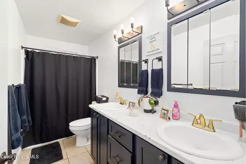 Bath - 806 E Glacier Peak Dr, Post Falls, ID 83854 photo 1 of 2