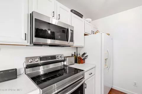 Kitchen - 806 E Glacier Peak Dr, Post Falls, ID 83854 photo 2 of 3