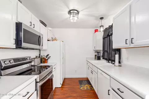 Kitchen - 806 E Glacier Peak Dr, Post Falls, ID 83854 photo 1 of 3