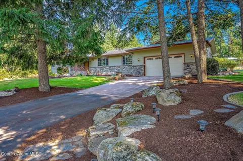 12738 N Strahorn Rd, Hayden, ID 83835
