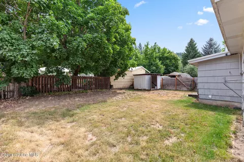 Exterior - 603 C St, Pinehurst, ID 83850 photo 6 of 6