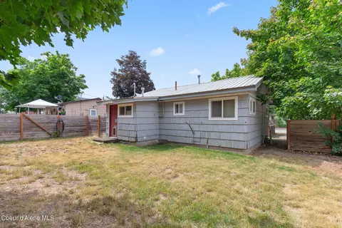 Exterior - 603 C St, Pinehurst, ID 83850 photo 5 of 6