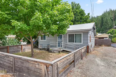 603 C St, Pinehurst, ID 83850