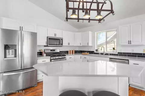 Kitchen - 1040 E Warm Springs Ave, Post Falls, ID 83854 photo 2 of 3