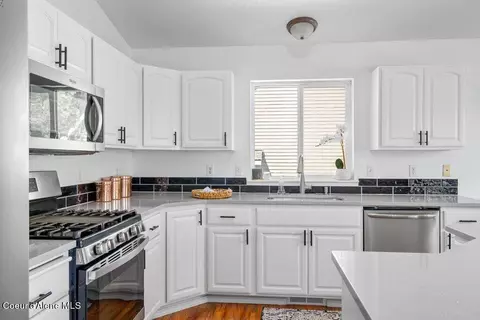 Kitchen - 1040 E Warm Springs Ave, Post Falls, ID 83854 photo 3 of 3