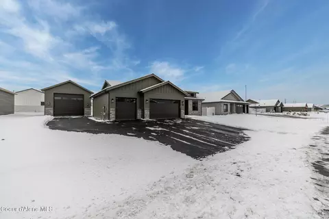 8122 W Splitrail Ave, Rathdrum, ID 83858