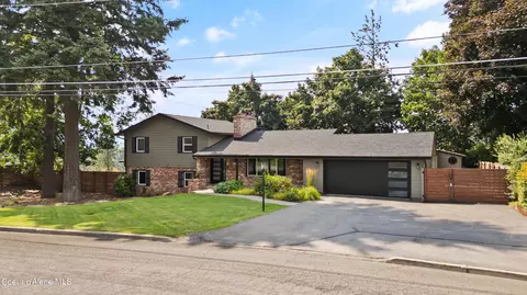 1323 N Crestline Dr, Coeur D'alene, ID 83814