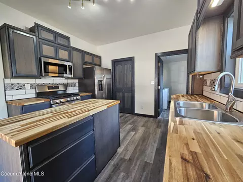 Kitchen - 902 Residence St, Wallace, ID 83873 photo 3 of 5