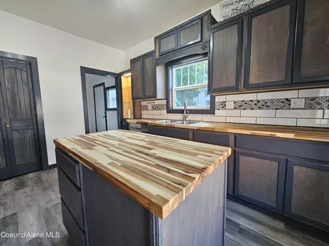 Kitchen - 902 Residence St, Wallace, ID 83873 photo 4 of 5