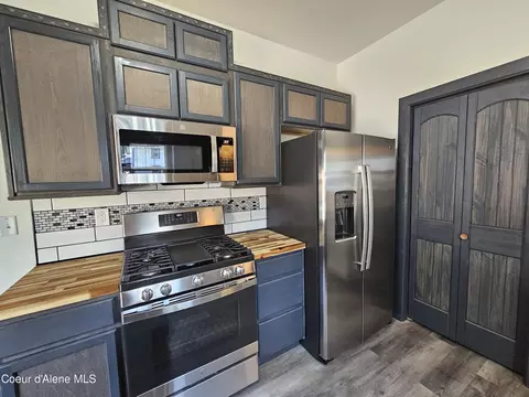 Kitchen - 902 Residence St, Wallace, ID 83873 photo 2 of 5