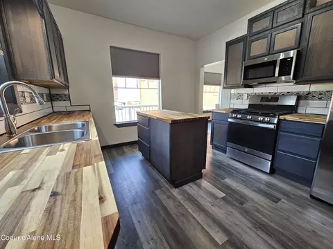 Kitchen - 902 Residence St, Wallace, ID 83873 photo 1 of 5
