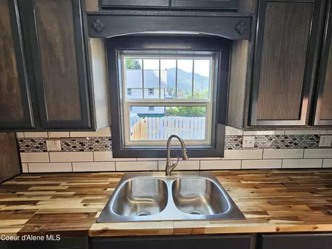 Kitchen - 902 Residence St, Wallace, ID 83873 photo 5 of 5