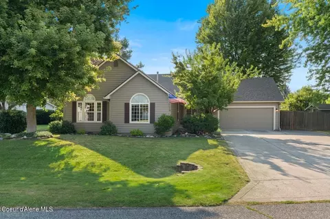 8462 N Maple St, Hayden, ID 83835