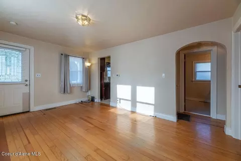 Living - 254 E Jackson Ave, Priest River, ID 83856 photo 1 of 3