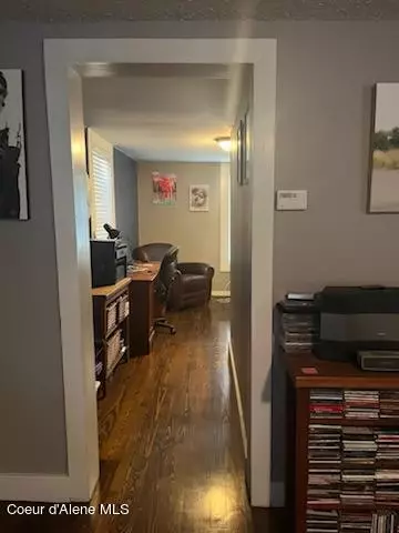 Entry Way - 413 E Larch Ave, Osburn, ID 83849 photo 1 of 3