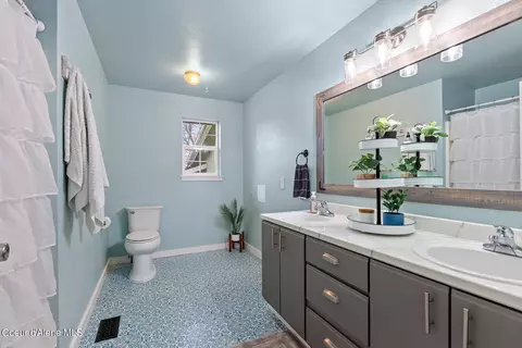 Bath - 210 S Sunset Dr, Post Falls, ID 83854 photo 1 of 3