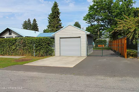 7141 Oak St, Bonners Ferry, ID 83805