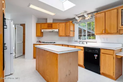 Kitchen - 16079 E Schaeffer St, Bayview, ID 83803 photo 1 of 5
