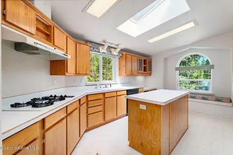 Kitchen - 16079 E Schaeffer St, Bayview, ID 83803 photo 5 of 5