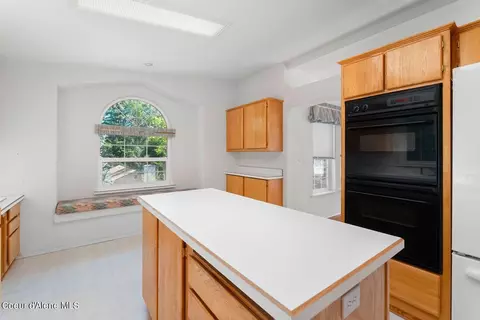 Kitchen - 16079 E Schaeffer St, Bayview, ID 83803 photo 4 of 5