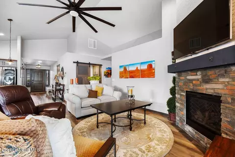 Living - 995 W Staples Rd, Post Falls, ID 83854 photo 3 of 3