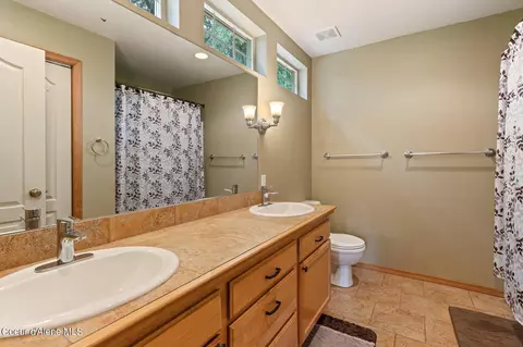 Bath - 627 Pinecrest Loop, Sandpoint, ID 83864 photo 3 of 3
