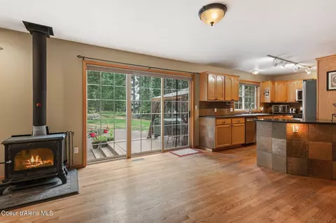 Living - 627 Pinecrest Loop, Sandpoint, ID 83864 photo 2 of 3