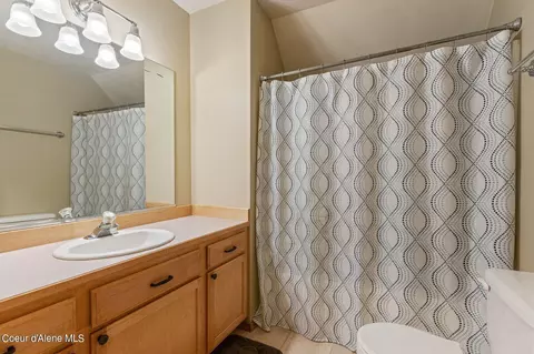 Bath - 627 Pinecrest Loop, Sandpoint, ID 83864 photo 1 of 3
