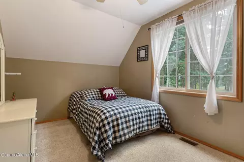 Bedroom - 627 Pinecrest Loop, Sandpoint, ID 83864 photo 1 of 8