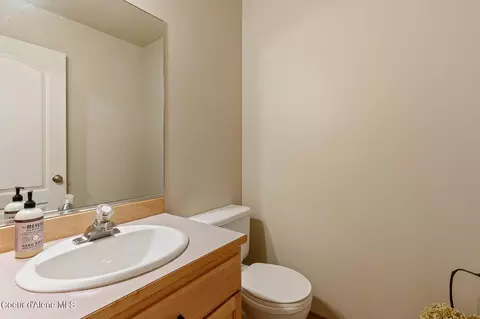 Bath - 627 Pinecrest Loop, Sandpoint, ID 83864 photo 2 of 3