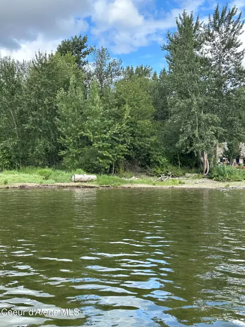 W Lake Drive, Spirit Lake, ID 83869