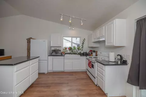 Kitchen - 2517 W Beth Loop, Post Falls, ID 83854 photo 4 of 5