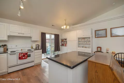 Kitchen - 2517 W Beth Loop, Post Falls, ID 83854 photo 3 of 5