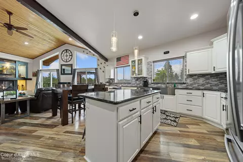 Kitchen - 688 E Ohio Match Rd, Rathdrum, ID 83858 photo 3 of 5