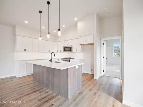 966 E Railroad Ave, Post Falls, ID 83854 photo 5