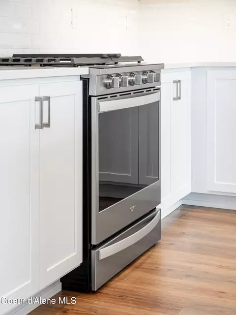 Kitchen - 994 E Railroad Ave, Post Falls, ID 83854 photo 5 of 6