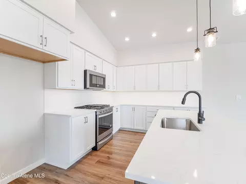 Kitchen - 994 E Railroad Ave, Post Falls, ID 83854 photo 3 of 6